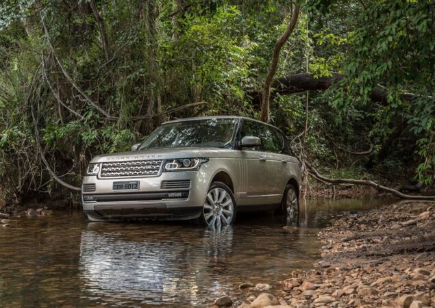 Com mais de duas toneladas, Range Rover perdeu peso, mas não os músculos
