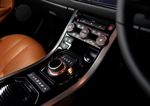 Motor é o mesmo 2.0 de 240 cv da linha Evoque, com câmbio automático de seis marchas e tração integral