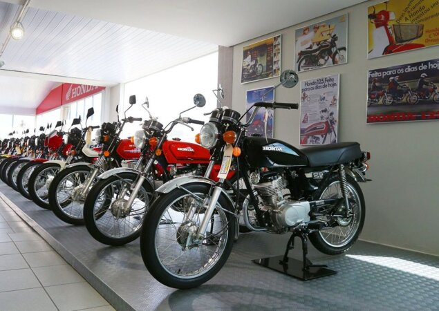 Por meio de diversos modelos, espaço conta a trajetória da moto mais vendida do Brasil, a CG 125