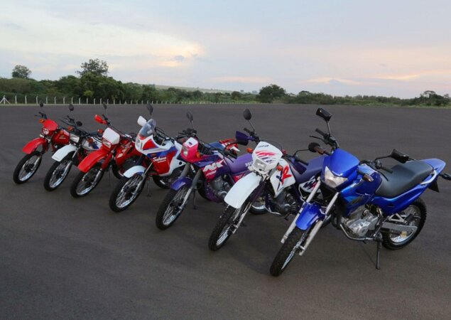 Motos famosas da linha on/off-road da Honda estão expostas no Honda Fan Club em Indaiatuba