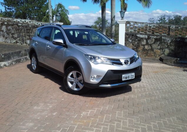 Visual da quarta geração do RAV4 tem padrão mundial da Toyota