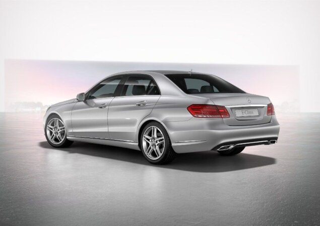 Já a versão intermediária E350 sai por R$ 284.900
