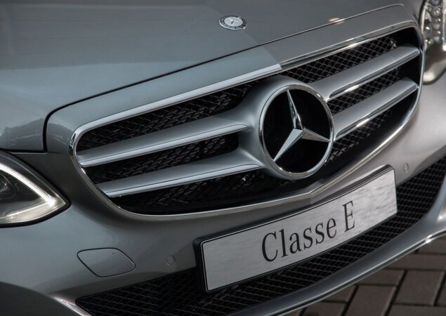 Sem estrela no capô? Pois é, a Mercedes quer dar um visual mais moderno ao carro