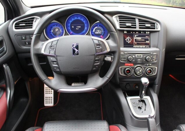 A pegada do DS4 é mais o conforto, com o volante maior