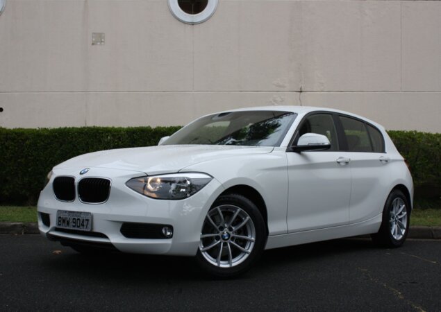BMW 118i é a versão intermediária do carro de entrada da marca