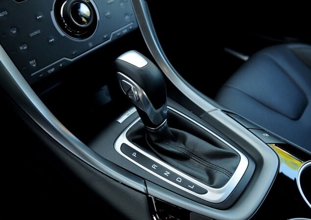 Transmissão é automática e-CVT 
