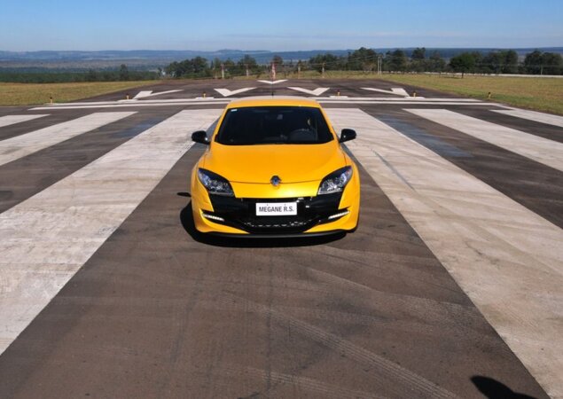 Modelo chega a 254 km/h