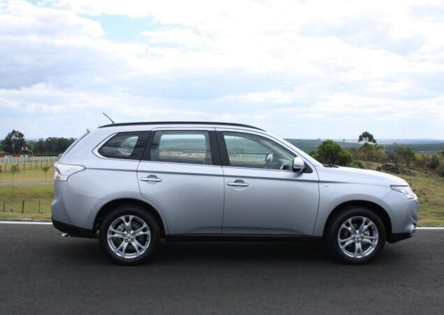Com linhas mais simples, silhueta do Mitsubishi Outlander parece mais baixa