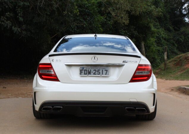 Ares de esportivo, mas a carroceria é do Classe Coupé
