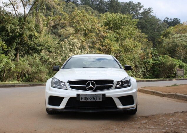 Motor 6.2 V8 a gasolina entrega 517 cv