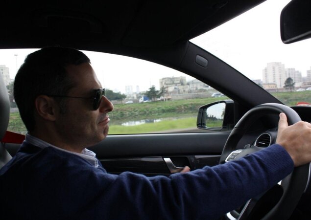 Não tem como negar que Spadoni ficou contente atrás do volante