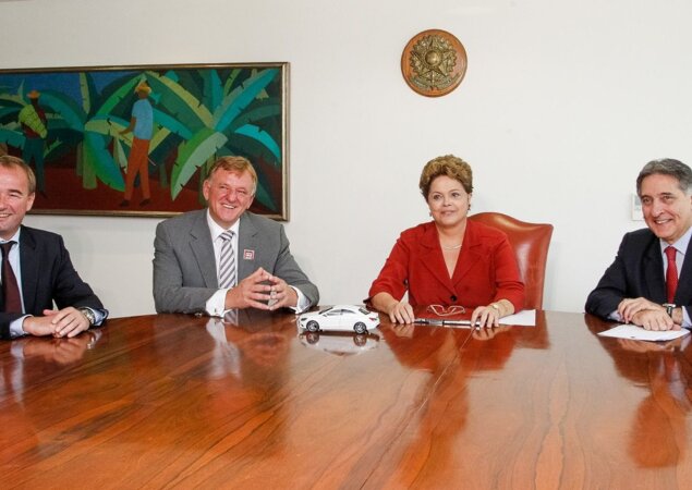 Phillip Schiemer, Andreas Renschler, Dilma Rousseff e Fernando Pimentel, Minitro do Desenvolvimento, Indústria e Comércio Exterior 