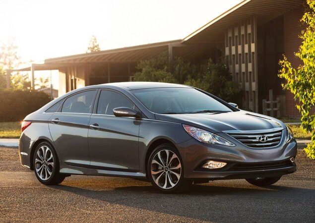 A Hyundai mostra o Sonata 2014 para o mercado norteamericano