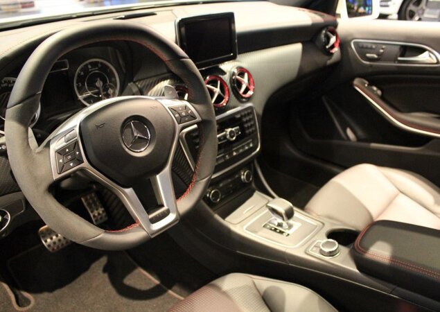 Cabine do Mercedes Classe A45 AMG