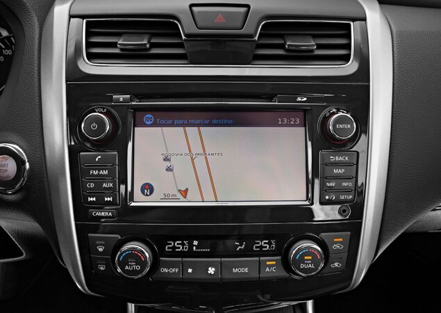 Tela multimídia tem GPS integrado