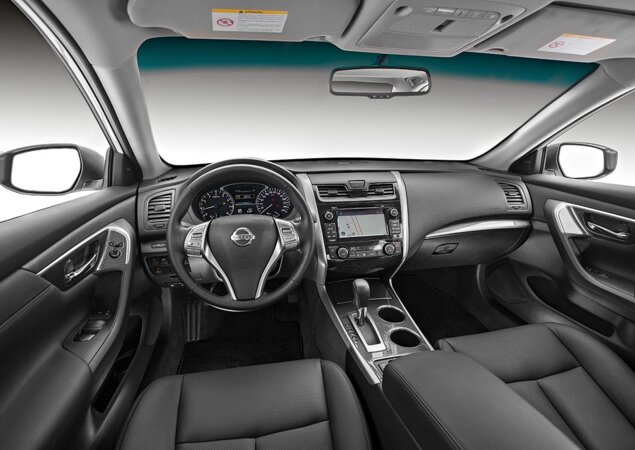 Interior do Altima é bem feito, mas sóbrio