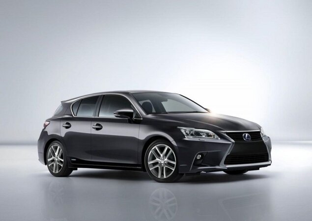 O Lexus CT200h ganhou profundo facelift na dianteira para a versão 2014