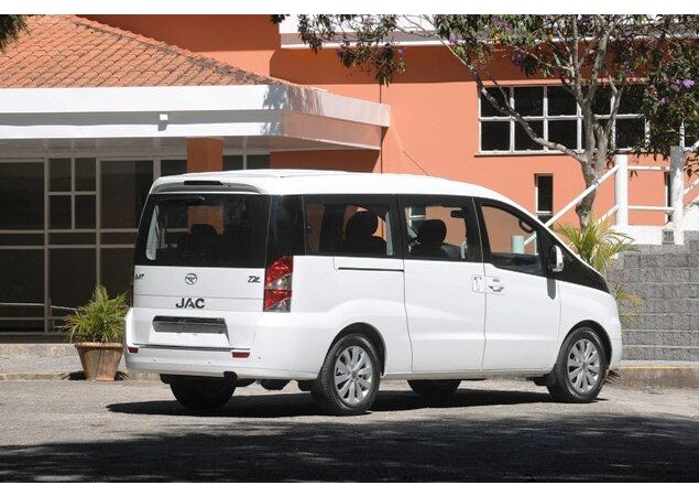 Modelo carrega até sete passageiros