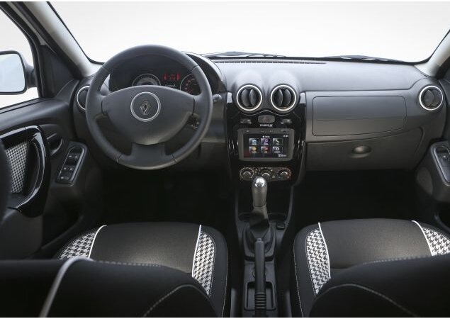 Padrão de bordagem clássico é o tema dentro do carro