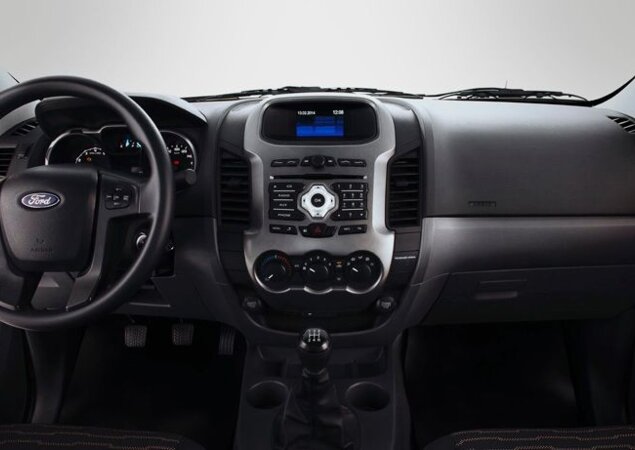 Interior do Ford Ranger Sport 2014