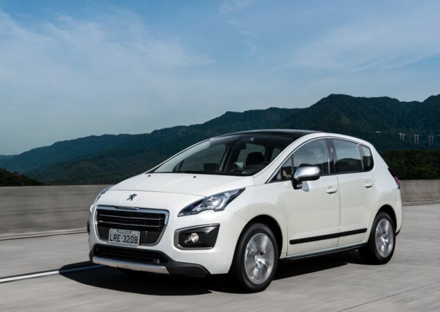 Faróis e grade dianteira estão alinhadas com os demais modelos da marca como o 208 e 0 308