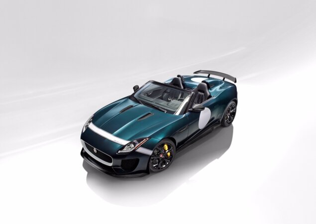 As linhas são inspiradas no tricampeão da categoria nos anos 50, o Jaguar D-Type