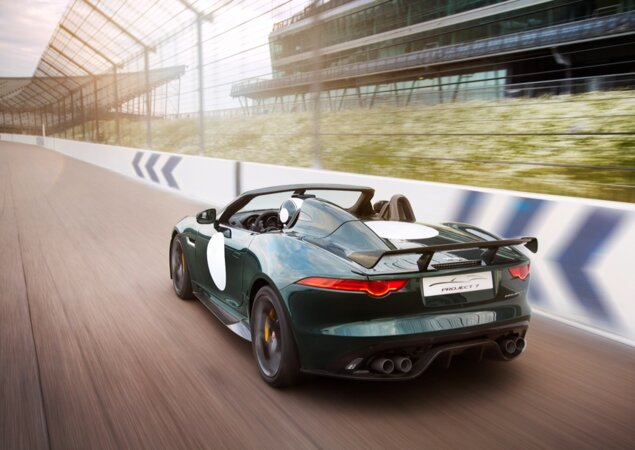 As linhas do modelo garantem 177% a mais de downforce em relação ao F-Type conversível