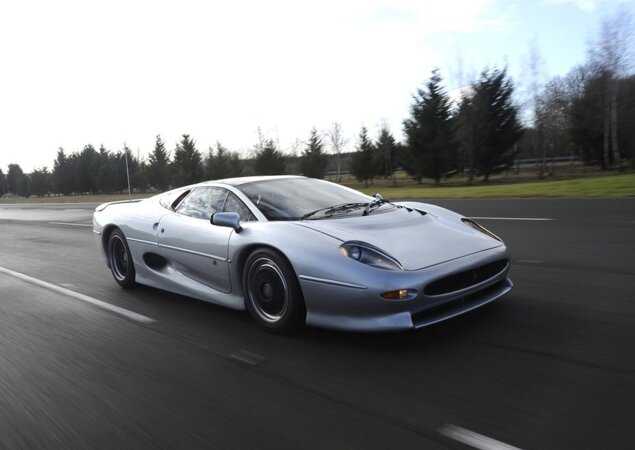 Jaguar XJ220, carro de produção mais rápido do mundo entre os anos de 1992 e 1994