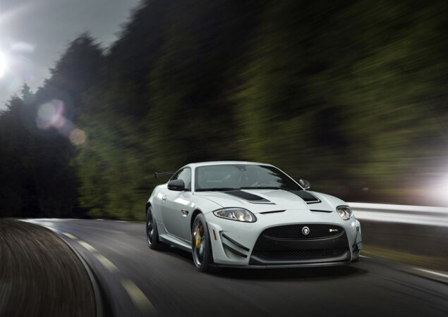 Jaguar XKR-S GT que também acelera de 0 a 100 km/h em apenas 3,9