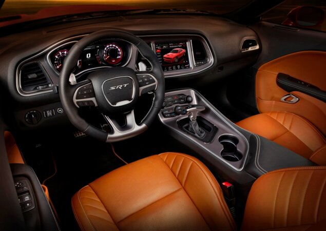 Interior é inspirado no modelo 1971 do esportivo