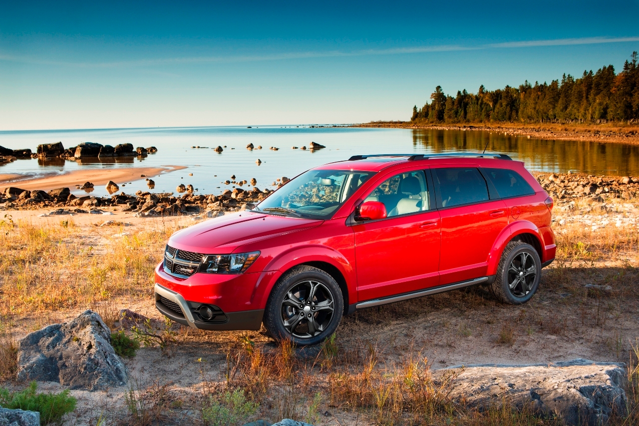 Dodge lança o Journey Crossroad no Brasil