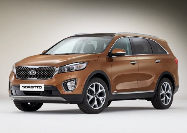 O Sorento 2015 mudou o visual, ganhando ares mais refinados com grade e faróis novos
