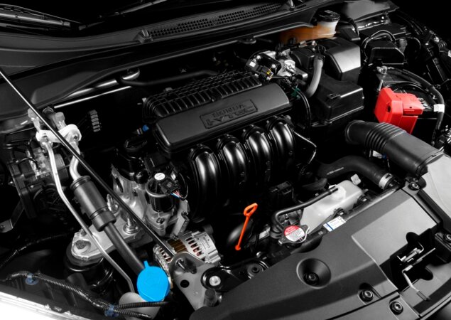 Motor é o mesmo 1.5 16V do modelo anterior, mas agora traz sistema que dispensa o tanque de gasolina para partida a frio. Ele rende 116 cv com etanol
