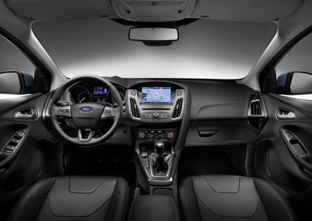 No interior, o Focus recebeu novo console central e mais equipamentos