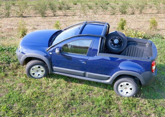 A carroceria recebeu reforços tubulares no exterior