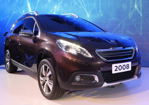 Baseado no hatch 208, o crossover  Peugeot 2008 será fabricado no Brasil, em Porto Real (RJ)