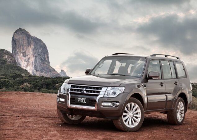 A linha 2015 do Mitsubishi Pajero Full recebeu novidades no conjunto frontal