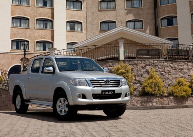 Versão SRV 4x2 A/T Flex é a segunda novidade da linha 2015 da Hilux