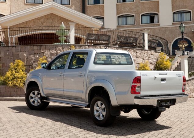 Versão tem acabamento mais completo e câmbio automático, mas está mais acessível por não utilizar tração 4x4 e tem uso mais voltado para a cidade