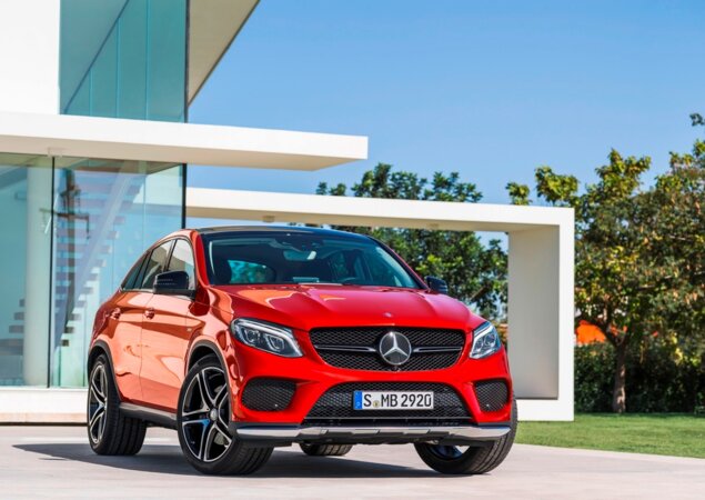 A Mercedes-Benz divulgou as primeiras imagens do GLE Coupé, modelo que irá rivalizar com o BMW X6