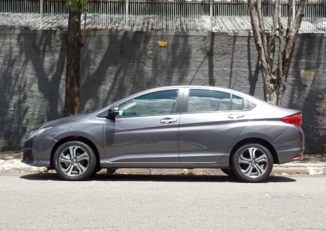 Visual do City é mais moderna, com teto mais curvo e linha de cintura ascendente
