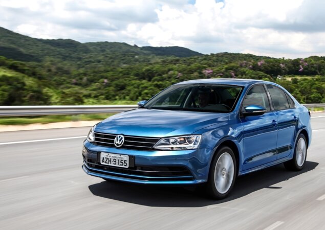 Jetta Confortline permanece em linha com o mesmo motor 2.0 flex e direção apenas hidráulica