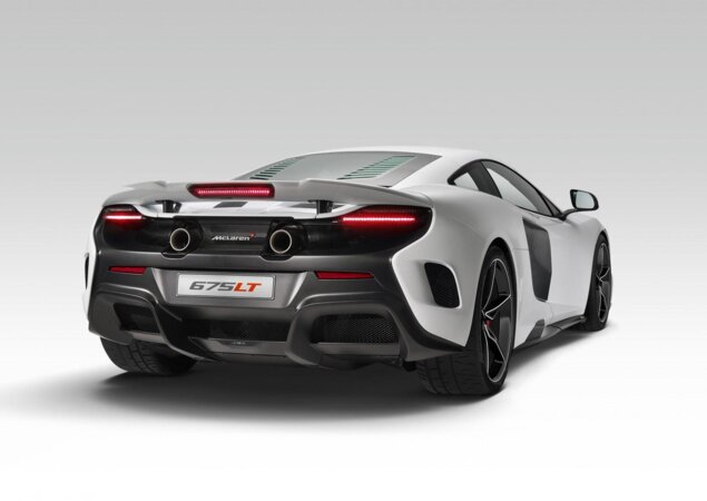 A traseira alongada é a principal característica do 675LT ("Long Tail" em inglês significa "Cauda Longa")