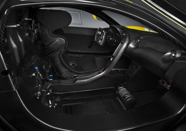 Cabine do McLaren P1 GTR