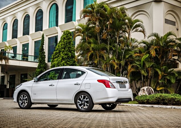 Versão 1.6 Unique, novo topo de linha traz rodas de 16" e acabamento de couro