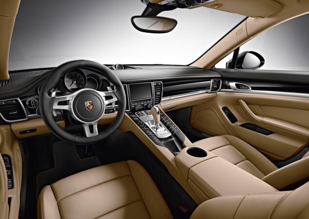 Por dentro, o Panamera "Edition" pode ser equipado com maçanetas das portas na cor da carroceria