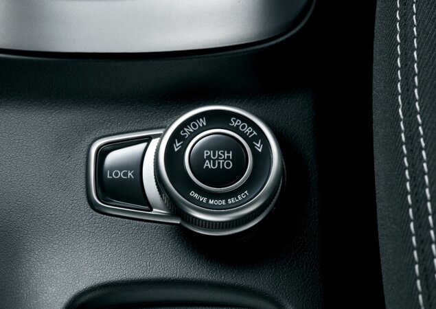 São quatro modos: Auto (privilegia consumo), Neve/Lama (para pisos de baixa aderência), Sport (para uma condução esportiva) e Lock (situação off-road)