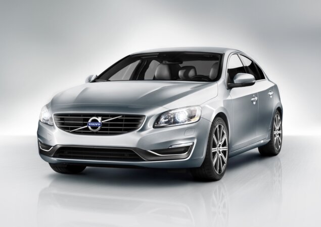 Nova versão básica do S60 (foto) parte de R$ 136.950
