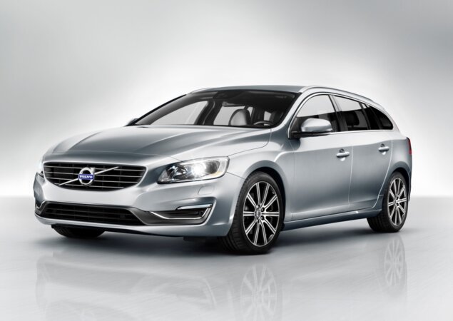 O Volvo V60 (foto) também ganhou as novas configurações Kinetic e Momentum