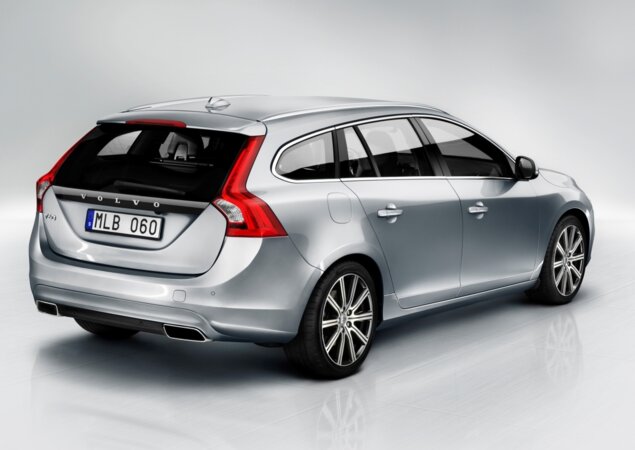 Tanto a perua como o sedã trazem motor 2.0 turbo de 245 cv de potência nas novas configurações